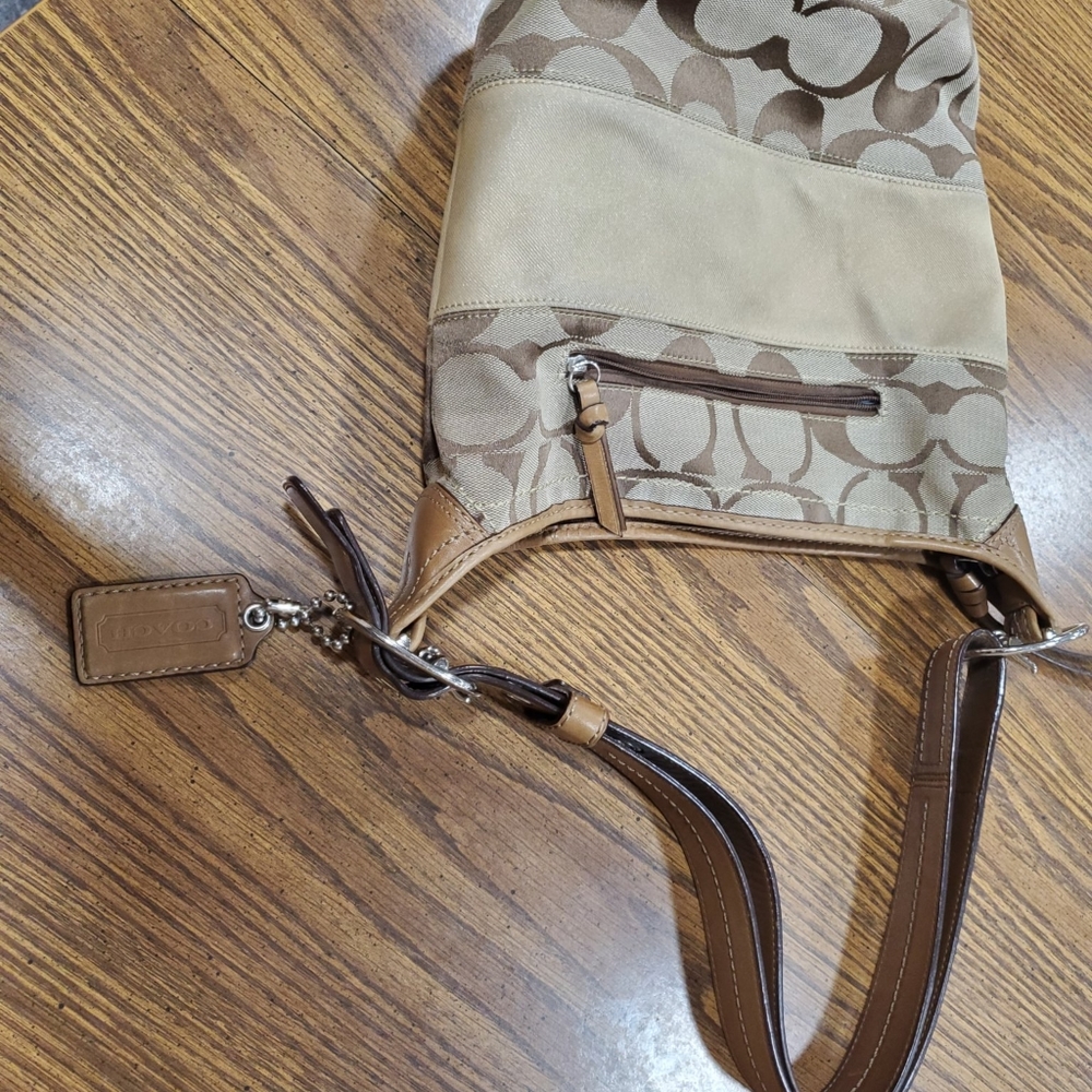 Authentic Signature Coach Shoulder Handbag - Picture 3 of 5